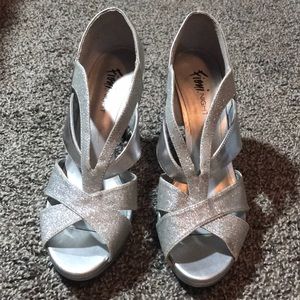 Silver Glitter Heel: Like New!!